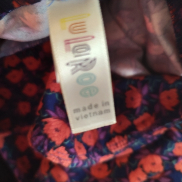 LuLaRoe tall and curvy leggings. Festive colors. New. - Picture 4 of 8